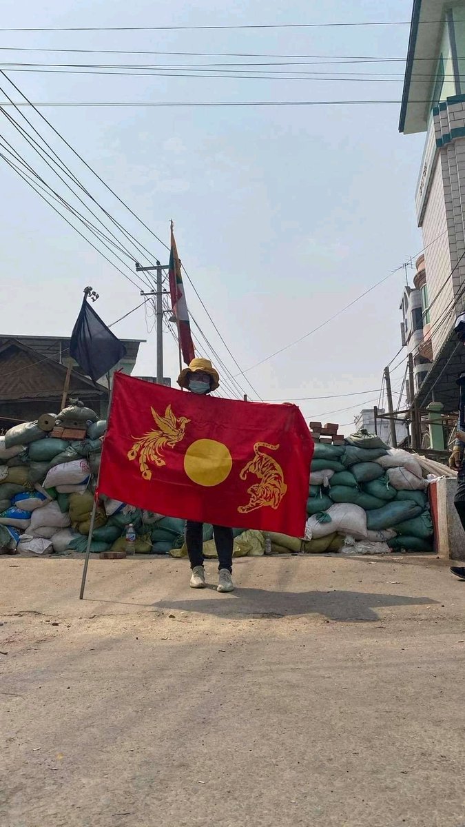 Nuw_Teth's tweet photo. In Muse, Shan state
Anti-Regime Movement by Tai Students' Union
📷 Shan News 

#WeSupportFederalCharter 
#WhatsHappeningInMyanmar
#Apr1Coups https://t.co/7l6FVG43iG
