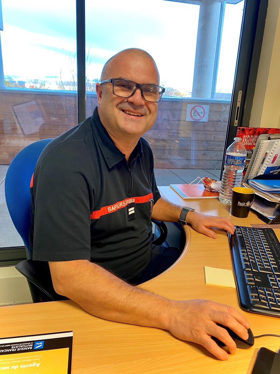 Pompiers04's tweet photo. #welcome 👏#Nouvellesrecrues

En ce #1erAvril avril (et ce n'est pas un 🐟).... Nous souhaitons la bienvenue dans nos effectifs au maître principal Alain PLA recruté en tant que lieutenant de 2ème classe et affecté au centre de secours principal @PompiersMSQ. (1/4) https://t.co/zdoCtS0jsB
