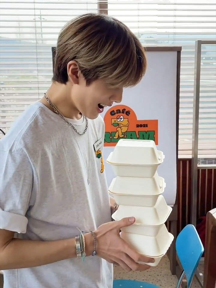 fairymochisung's tweet photo. working hard https://t.co/vve8mzRkjM