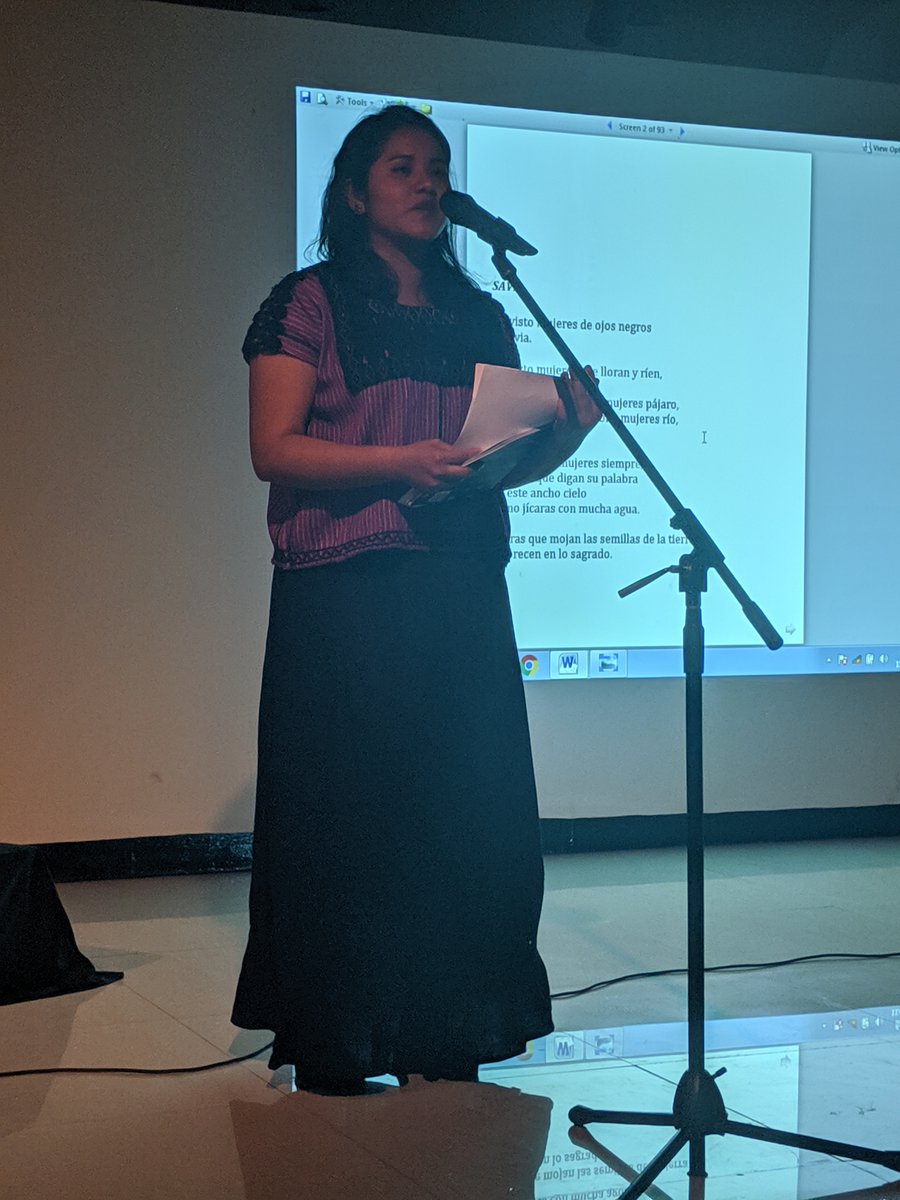 EmbaMexInd's tweet photo. La poeta 🇲🇽 Nadia López @tejiendoapp y la traductora 🇮🇳 Shukti Roy se conocieron en 2019 en el foro #IbaV y en el diálogo de poesía de @EmbaMexInd, @ICNuevaDelhi y @sahityaakademi.
Hoy, “Las formas de la lluvia” aparece en bengalí✍️
Felicidades Nadia y Shukti.
@lreyesretana https://t.co/diZ1n6ATfL