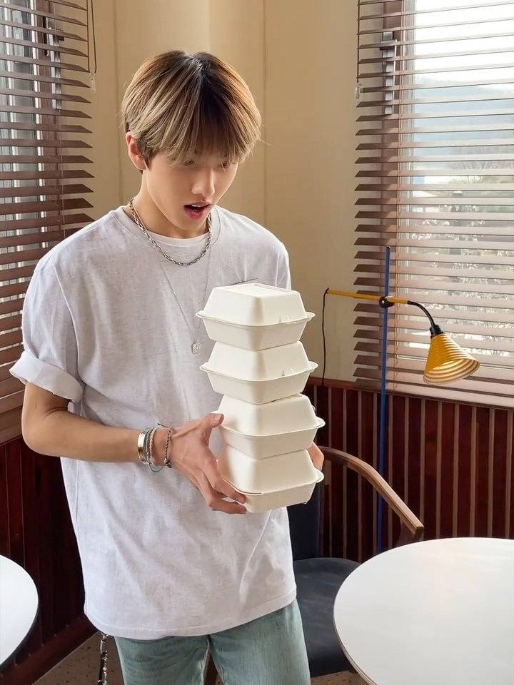 fairymochisung's tweet photo. working hard https://t.co/vve8mzRkjM