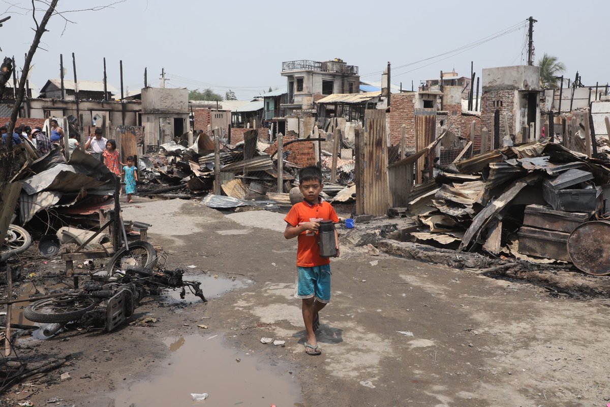 Myanmar_Now_Eng's tweet photo. A fire broke out in Nant Tha Ward, Pyigyidagun Township, Mandalay at around 5 am today (Apr 1). It started from an overheated electrical equipment and affected 130 households. Residents said a shelter has been set up at the local religious community hall. #WhatsHappeningInMyanmar https://t.co/2s7zpL2Kkb