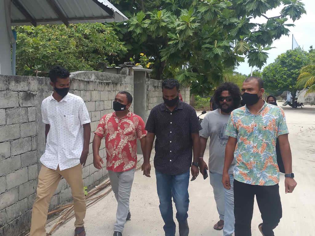 mdpkanditheemu's tweet photo. Kanditheem D2D. 
Kanditheem Dhaaira, MP @shaheeym 
#Shaviyani Raees @mshiyantey , Kanditheem Raees Ahmed Ahsan @ahsansloww, Hurihaa candidatun. 
Sh.shaviyanraees 𝟏 ✔ 𝟏 ✔ 
#𝐊𝐮𝐫𝐢𝐲𝐚𝐡𝐄𝐦𝐦𝐞𝐧𝐄𝐤𝐞𝐞
#𝐕𝐨𝐭𝐞𝐌𝐃𝐏✔
#𝐑𝐚𝐡𝐯𝐞𝐡𝐢𝐅𝐚𝐭𝐡𝐢𝐬 https://t.co/WpPDOnWHx4