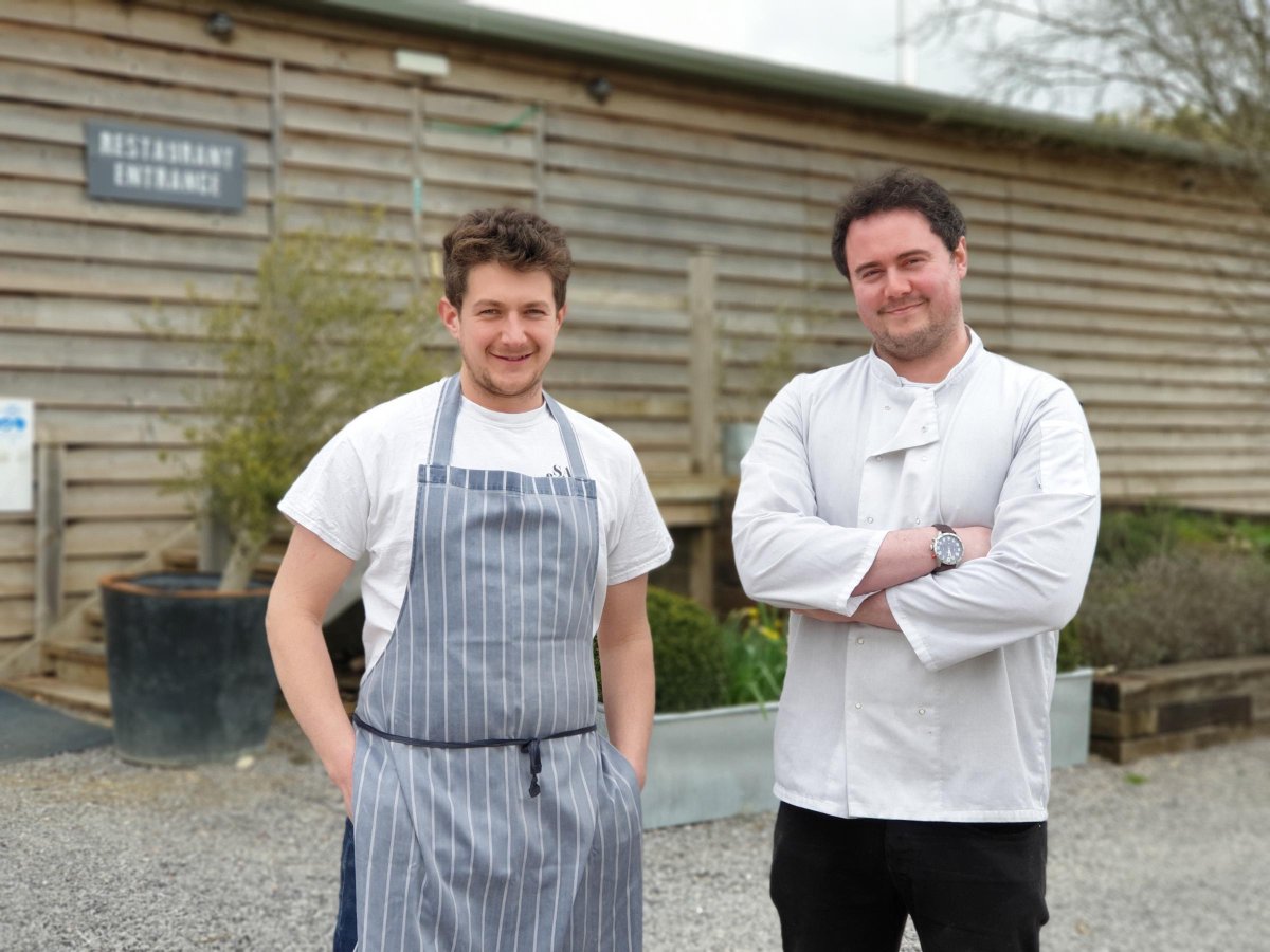 The Upton Firehouse, near Burford, to move restaurant outside dlvr.it/RwnYy8
