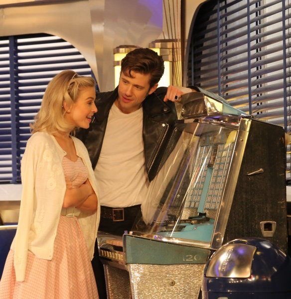 faevelaris's tweet photo. i think we can all agree that grease: live (2016) was by far one of the best tv live musicals that had ever existed https://t.co/BCjXPmGjeQ