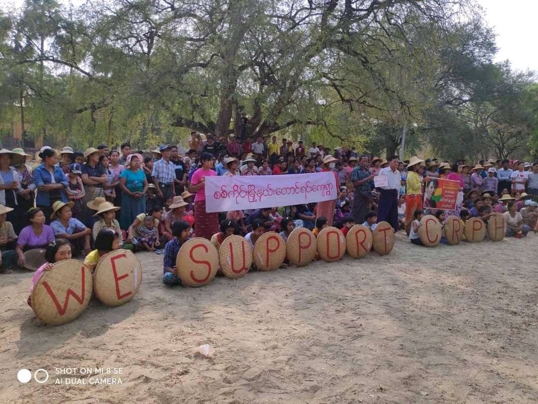 Nuw_Teth's tweet photo. In Sagaing, ေတာင်ရင်း
Anti-Regime Protest &amp; Welcoming New Government, CRPH.
📷 Mizzima

#WeSupportFederalCharter 
#WhatsHappeningInMyanmar
#Apr1Coups https://t.co/UJXrapEOt4
