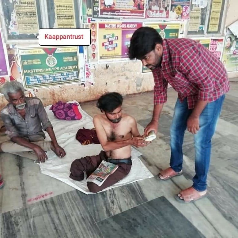 Kaapaantrust's tweet photo. #காப்பான்அறக்கட்டளை #சார்பாக #பசியில்லாபழநி #திட்டத்தின்கீழ் #423ஆம் #நாளான #இன்று #சாலைஓரங்களில் #வசிக்கும் #ஆதரவற்ற #நபர்களுக்கு #உணவு #வழங்கப்பட்டது..!!! https://t.co/Uu9ZC6dG5O