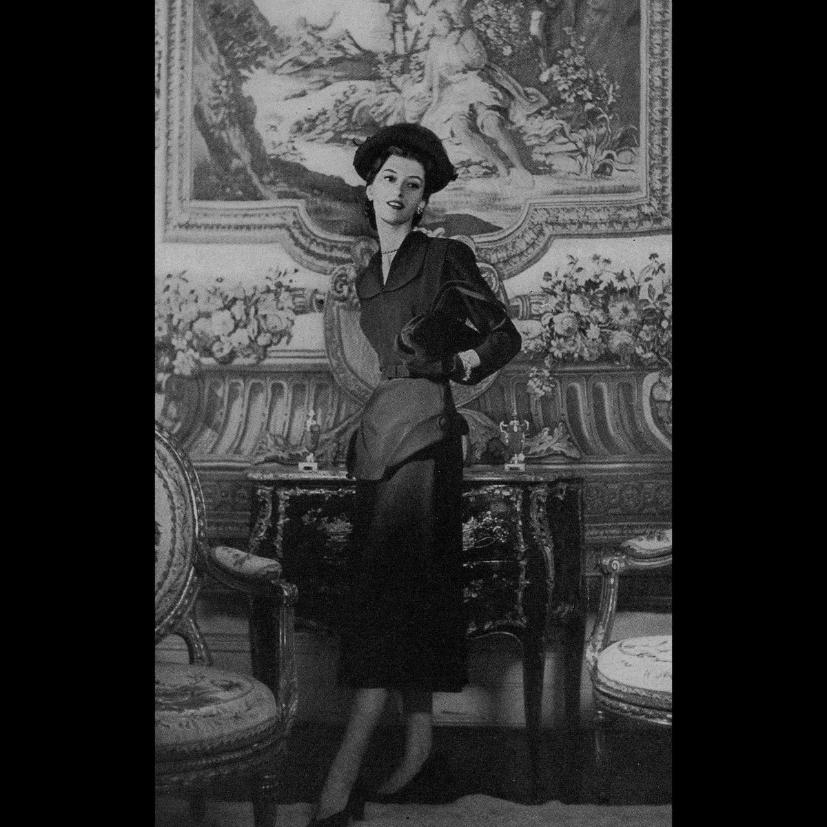 1972projects's tweet photo. #142
Barbara Mullen in a black crepe Saks Fifth Avenue dress with faille peplum.
Good Housekeeping, July 1948. Photographed by Jerry Plucer at French & Co in Manhattan.
#BarbaraMullen #GoodHousekeeping #Saks #JerryPlucer #TheReplacementGirl #FashionHistory #ModelHistory https://t.co/s3nAtHlEfa