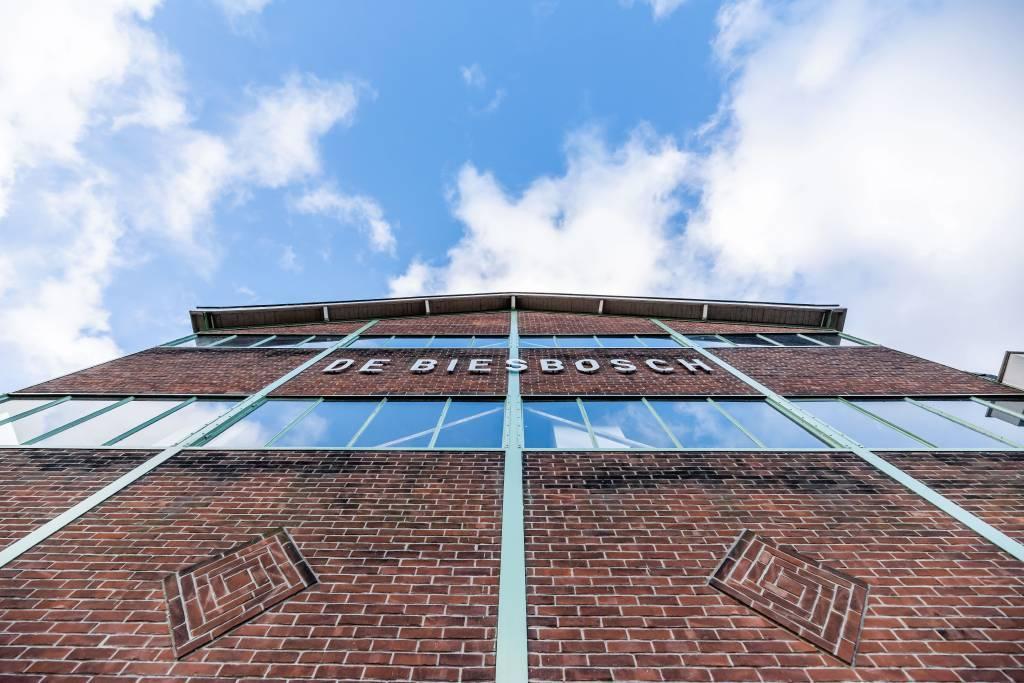 GemDordrecht's tweet photo. Dit is je kans! Koop of huur jij de #Biesboschhal? Wij zoeken geïnteresseerde(n) die een nieuwe uitdaging met de Biesbosch hal wel zien zitten. Meer informatie? Of bezichtiging? Kijk bij https://t.co/qg85MFx4yF https://t.co/AdCLOq8Lef