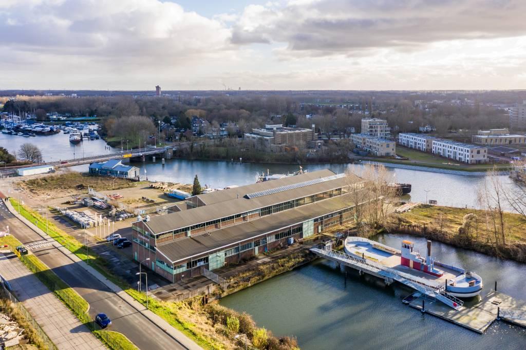GemDordrecht's tweet photo. Dit is je kans! Koop of huur jij de #Biesboschhal? Wij zoeken geïnteresseerde(n) die een nieuwe uitdaging met de Biesbosch hal wel zien zitten. Meer informatie? Of bezichtiging? Kijk bij https://t.co/qg85MFx4yF https://t.co/AdCLOq8Lef