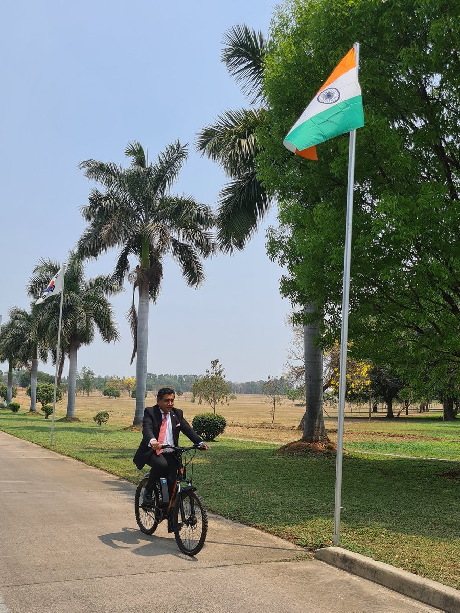 Andrew007Uk's tweet photo. E-bicycles indeed - a @makeinindia indeed #MadeInHyderabad by @GMWSmartAuto and already getting exported to 19 countries including 🇬🇧

Our @FCDOGovUK Minister @tariqahmadbt recently test drove one as did I - they will serve @hydcitypolice &amp; @TelanganaPolice well I am certain. https://t.co/jRZpoIj4pS