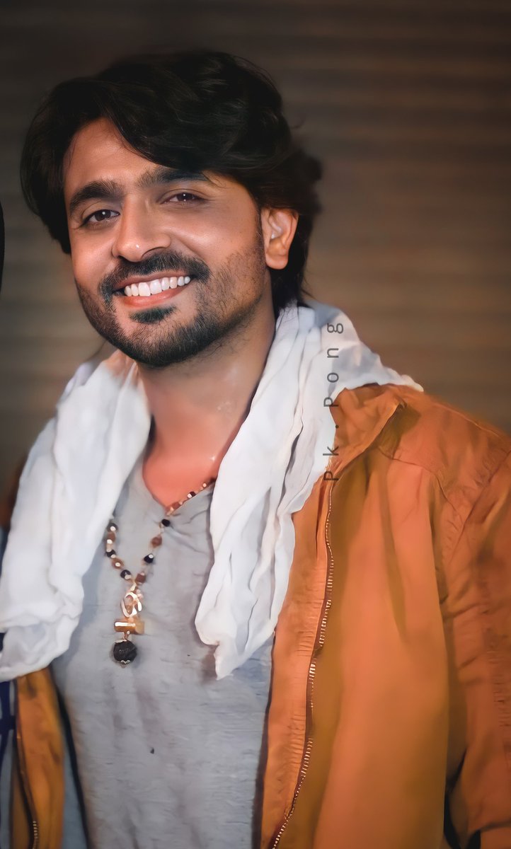 Hello Thursday 🌺🌺🌺
 May this smile bring happiness to everyone.😊
#ashishsharma
#ashishsharmafans 
#Hindutva 
#IamBharat
#Newfilm 
Repost from surmeebasra 🙏