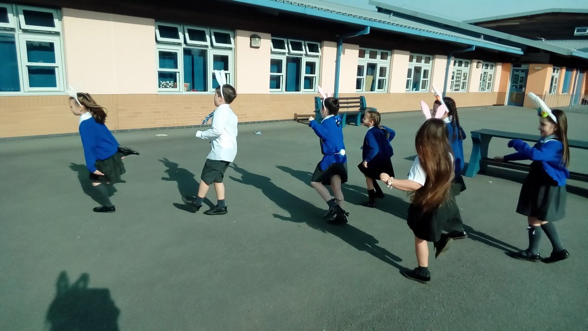SmaaaYear3's tweet photo. What a lovely day we had yesterday celebrating the Easter story and having lots of fun on our Easter bunny run!  Well done Year 3! https://t.co/QPpELfyJsl