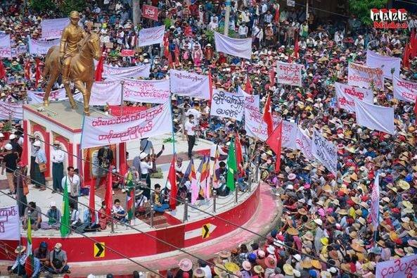 spring21MM's tweet photo. Anti-Military strike in #Tangse Tsp, which turned into a sea of ​​people on Apr1! The crowd is strong as ever.
SUPPORT FEDERAL ARMY
#Apr1Coup
#WhatsHappeningInMyanmar
@clarissaward,@CNN https://t.co/6t6waMTrpw