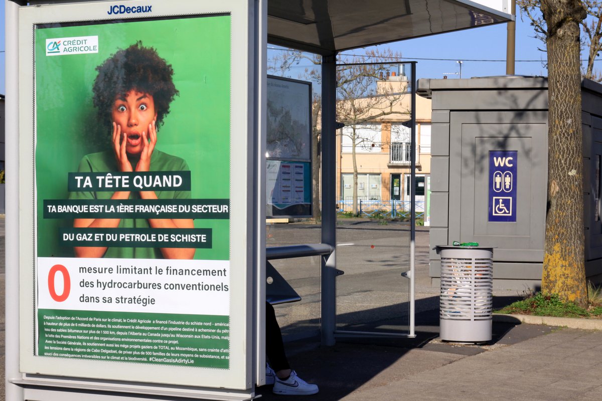 CANEurope's tweet photo. Every day is #AprilFools Day when companies’ #greenwashing attempts spread misleading marketing and lobbying around #fossilgas.

Today climate defenders in 16 European cities have hacked ads from the gas industry (😜) to show that #CleanGasIsADirtyLie

https://t.co/xQWZdVBP2J https://t.co/oxfg7WYca5