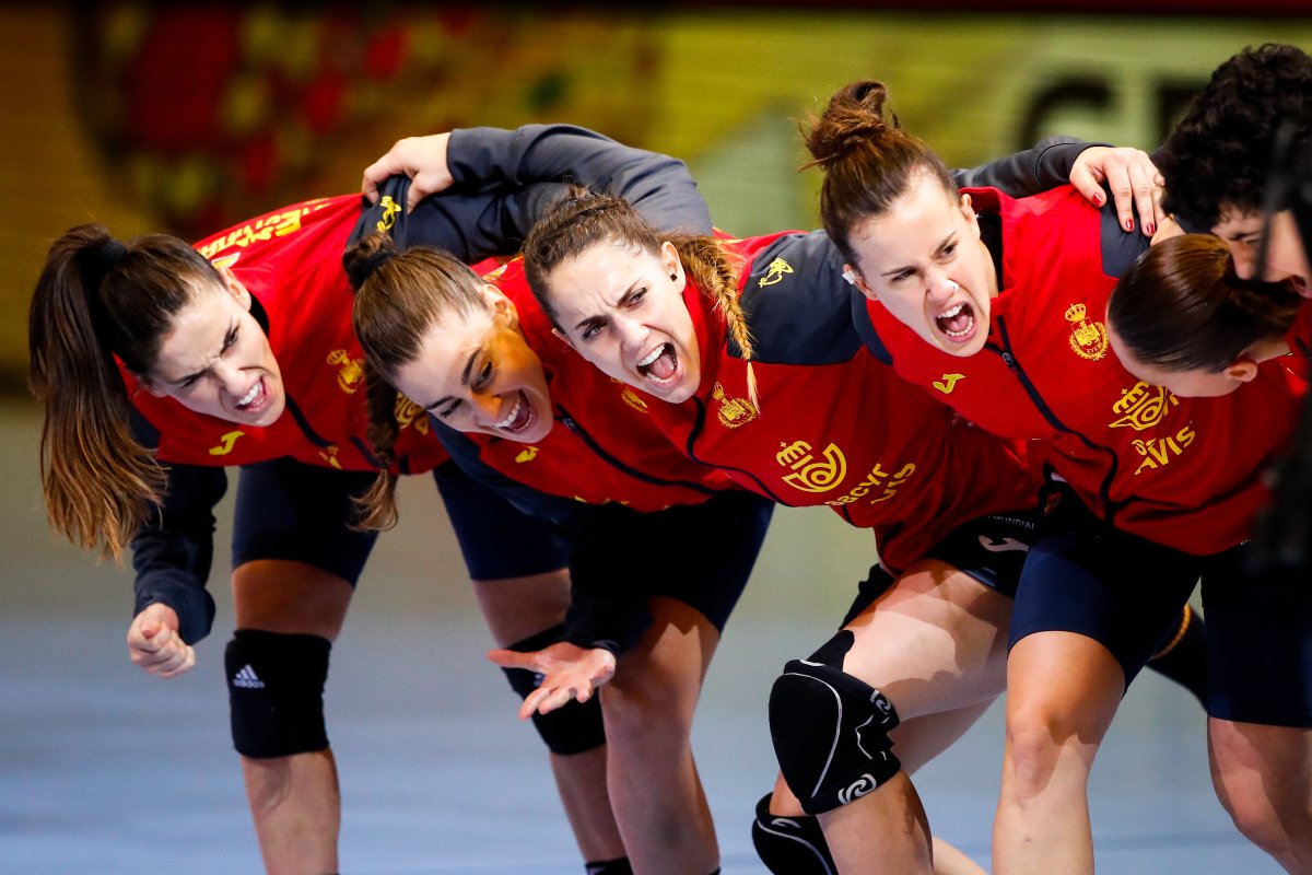 RFEBalonmano's tweet photo. 🇪🇸 ¡Las #Guerreras ya conocen sus rivales en los @juegosolimpicos @Tokyo2020es!
Comité Olímpico Ruso @rushandball
🇭🇺 Hungría @MKSZhandball
🇸🇪 Suecia @hlandslaget
🇫🇷 Francia @FRAHandball
🇧🇷 Brasil @CBHb1
📆 25 Julio - 8 Agosto
#⃣ #Tokyo2020 #UnitedByEmotion https://t.co/5NSCNDEE2s