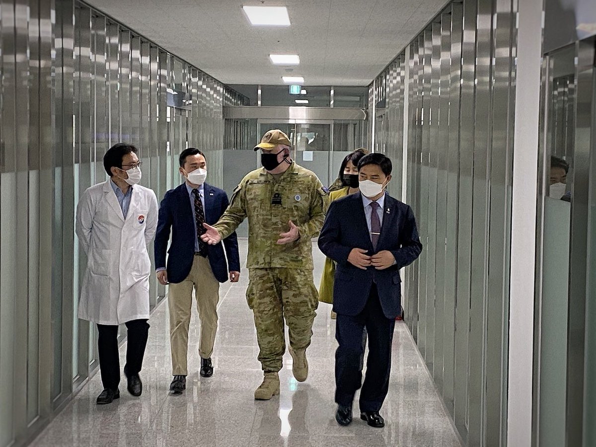 UN_Command's tweet photo. Today, the UNC🇺🇳 Deputy Commander @StuartMayer2 met MAKRI Director Heo Wook-gu to discuss the #RemainsRecovery mission in the #DMZ &amp; to tour the new war remains identification center in Seoul. UNC remains committed to honoring the fallen &amp; to bringing them all home.
#UnderOneFlag https://t.co/r5Arg85FDe