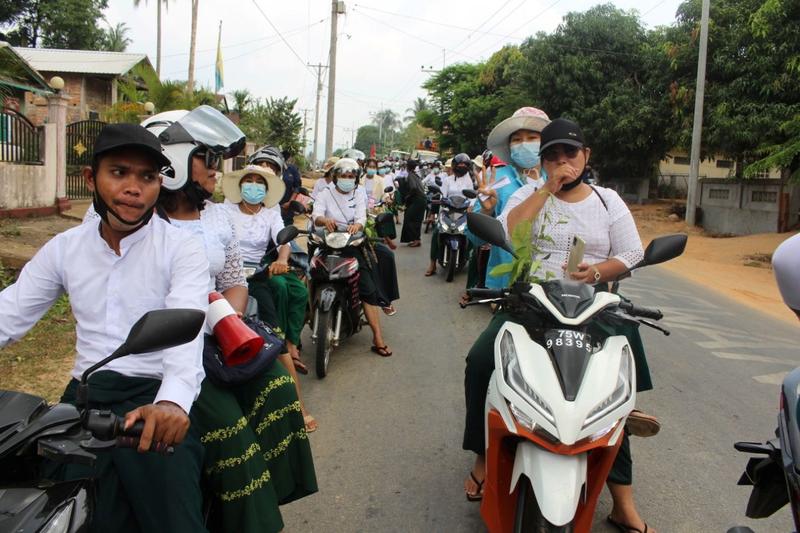 Myanmar protesters defy crackdown as U.N. envoy warns of 'imminent bloodbath' reut.rs/3wpJfTx