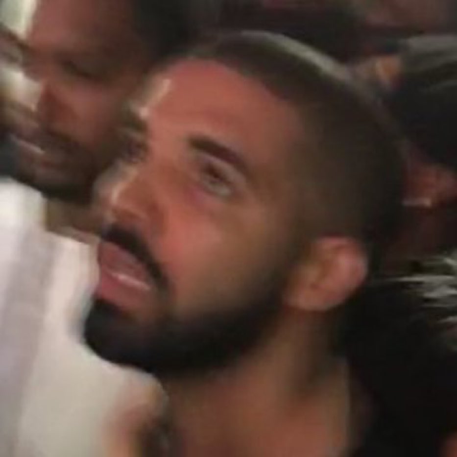 ElonMaskini's tweet photo. Kong when Godzilla fucked him up till he passed out and then woke up to 2 Godzillas

#GodzillaVsKong https://t.co/MAdDF3ykS0