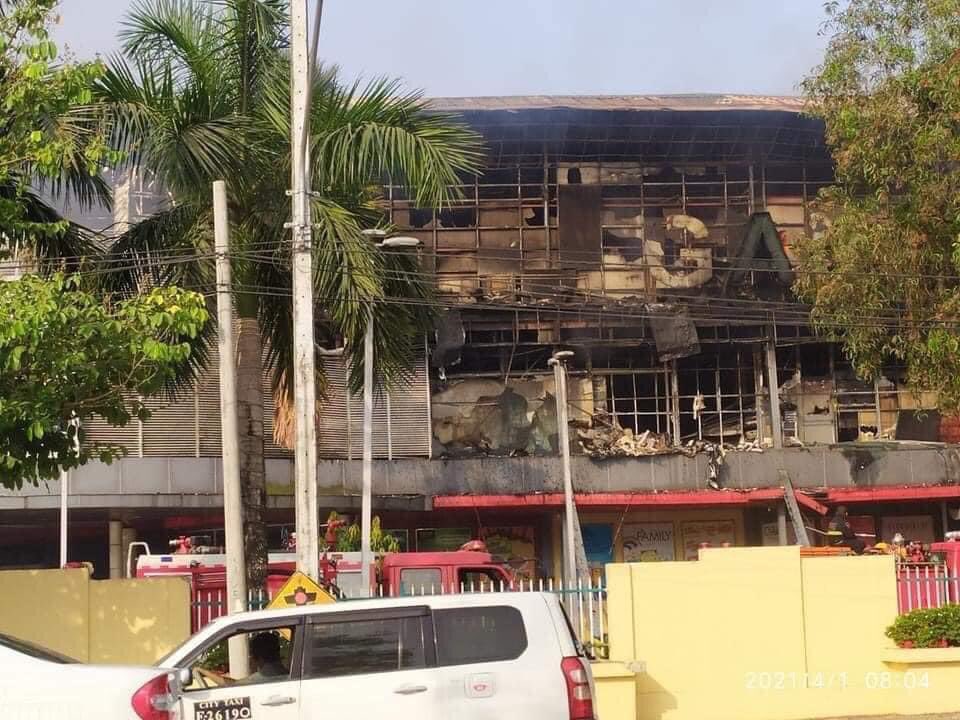 AkkoLotte's tweet photo. Under the martial law of 8PM-4AM, with no citizens going out while the neighbourhoods are filled with soldiers and polices, Inferno broke out at Gandamar Wholesale &amp; Ruby Mart around 2 AM. 

#Apr1Coup
#WhatsHappeningInMyanmar https://t.co/nHpp20pPEk