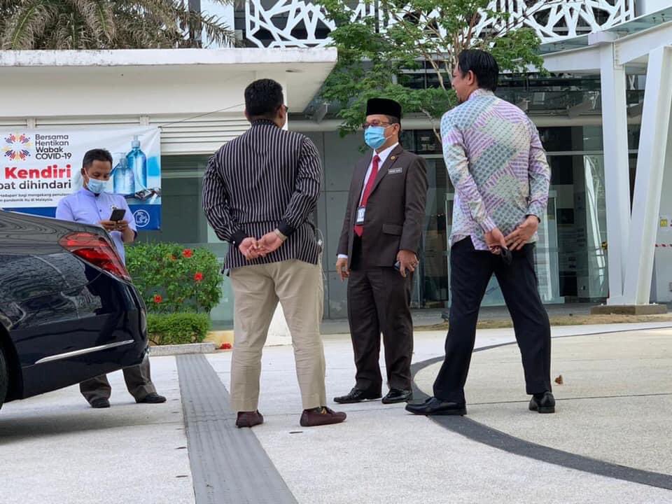 tuantulis81's tweet photo. Sabda Rasulullah SAW bermaksud:  

"Orang Mukmin bagi orang Mukmin yang lain itu laksana satu binaan, yang sebahagiannya memperkuatkan sebahagian yang lain."  
(Hadis riwayat al-Bukhari dan Muslim) https://t.co/ijksN5AD7F