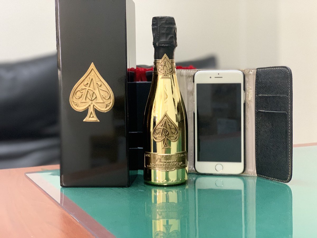 HONEYTRAP20's tweet photo. ミニマンド可愛い😍

#HONEYTRAP #honeytrap 
#ハニートラップ #シャンパン #スパークリング 
#armandbrignac #アルマンド #アルマンドブリニャック 
#ミナミ #梅田 #歌舞伎 #歌舞伎町 #六本木 #錦 #中洲 #博多 #仙台 #天文館 #ススキノ https://t.co/tQKdJIOxV8