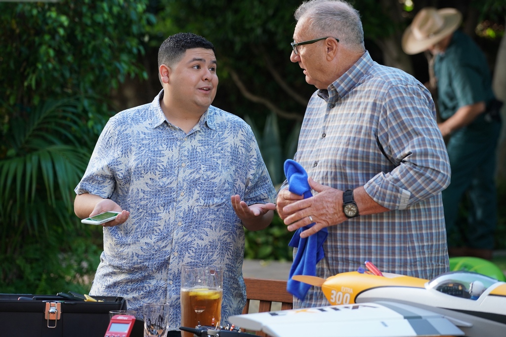 NetflixID's tweet photo. Long weekend di rumah aja marathon Modern Family season 11 di Netflix. https://t.co/PDnYyeq6n0
