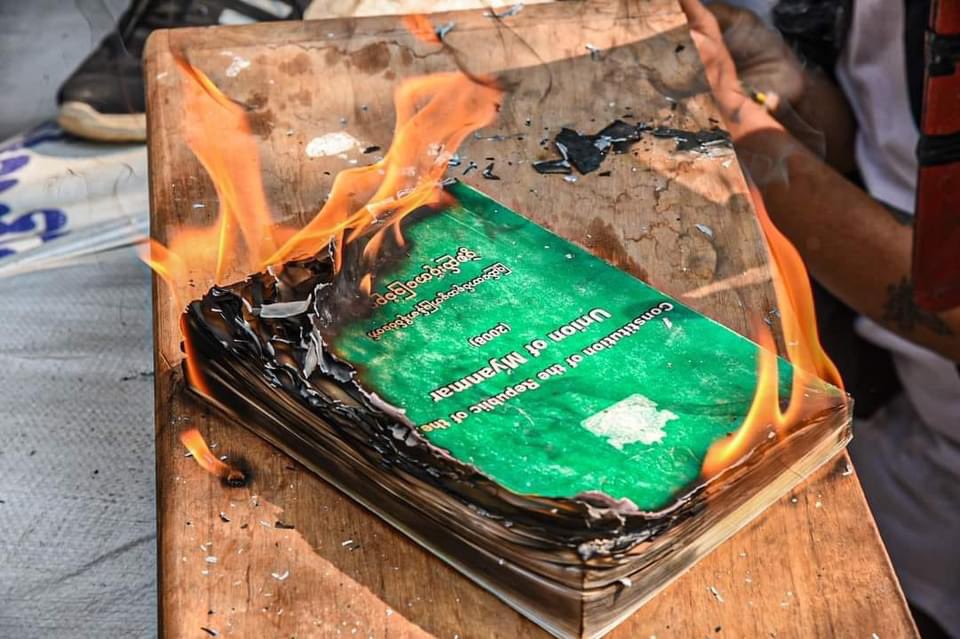 MayMon51753627's tweet photo. Finally...
2008 Constitution protecting brutal military Generals of Myanmar is dead and no longer valid. That's all our citizens really want.

SUPPORT FEDERAL ARMY
#WhatsHappeningInMyanmar
#Apr1Coup https://t.co/prZ5nmwg97