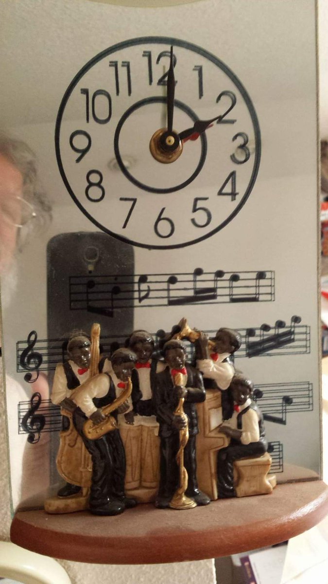 Discopolis3's tweet photo. Y si me levanto una mañana y no tengo que ir a la radio, ni programa que hacer, ¿cómo me sentiría? Hoy hace 44 años que empecé a trabajar en RNE tras 15 dias de prueba. No era mi primer trabajo pero ha resultado el mas estable. Me ha dado LIBERTAD. Lo peor, el fichaje desde 2012. https://t.co/6H0dtBKFzj