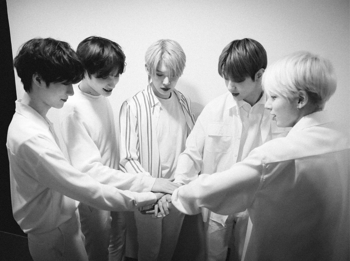yooniejjunie's tweet photo. TXT Official Instagram (4)
TOMORROW X TOGETHER rec. #TXTrec @ MEDIA SHOWCASE minisode 1 : Blue Hour
#투모로우바이투게더 #TXT #TOMORROW_X_TOGETHER
#TXTSHOWCASE
@TXT_bighit @TXT_members https://t.co/ofjztRxwjh