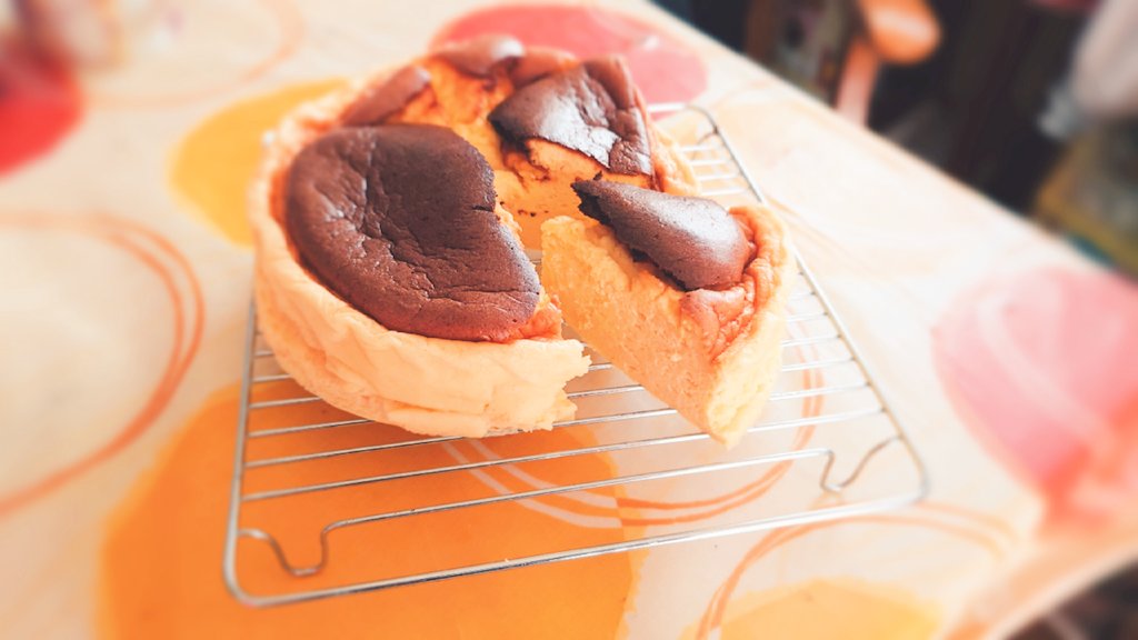 きさ Kisa このスフレチーズケーキ 砂糖も小麦粉とかの粉類も無しだから1切れ150kcalくらいで 糖質も8 3g程度だし材料も4つだけなの素晴らしい きさ Kisa このスフレチーズケーキ 砂糖も小麦粉とかの粉類も無しだから1切れ150kcalくらいで 糖質も8 3g程度だし材料も4つだけなの素晴らしい