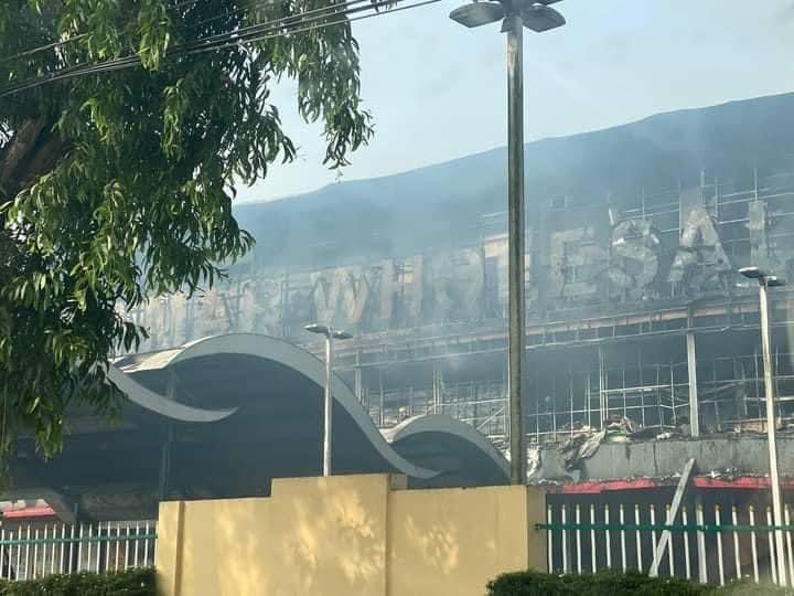 Ruby Mart and Gandama Whole sales supermarkets own by Myanma Economic Holdings Public Company,  one of two major conglomerates run by the military was on fire also during the curfew. Junta using old tricks again I see. #WhatsHappeningInMyanmar #Apr1Coup