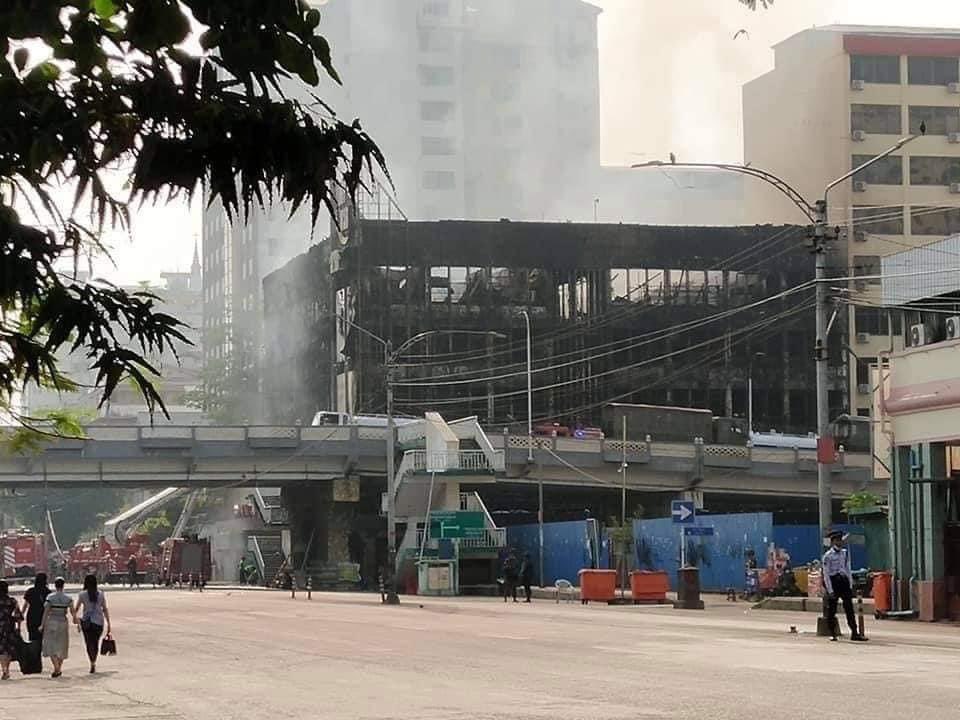 maytoekhine's tweet photo. Ruby Mart and Gandama Whole sales supermarkets own by Myanma Economic Holdings Public Company,  one of two major conglomerates run by the military was on fire also during the curfew. Junta using old tricks again I see. #WhatsHappeningInMyanmar #Apr1Coup https://t.co/n9HZ80MxXy