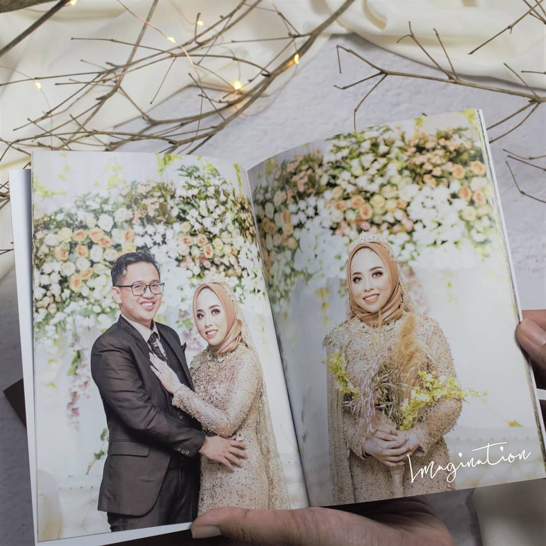 ImaginationID's tweet photo. CETAK FOTO ALA MAJALAH💖

Magazine Softcover dengan custom desain yang murmer banget 😱

Harga mulai dari 50k aja nih guys. Yuk diorder 👌
📲 Call/WA 081327302005
🛒 Shopee: Imagination_printeesme
🛒 Tokopedia: Imagination_printeesme

#photobook #photoalbum #albumfoto #cetakalbum https://t.co/OwpiMwji9l