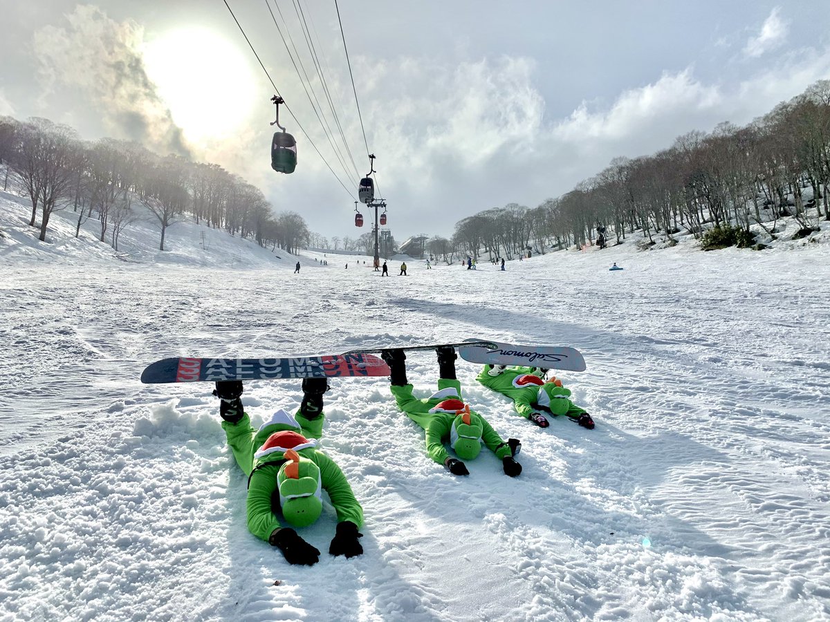 ALTS_sbc's tweet photo. 3.29高鷲
ヨッシーとカオナシで滑り納めてきました🏂
これから続々春の新歓情報が出ます〜🌸
ぜひチェックしてみてください！ https://t.co/obGXiVRtbd
