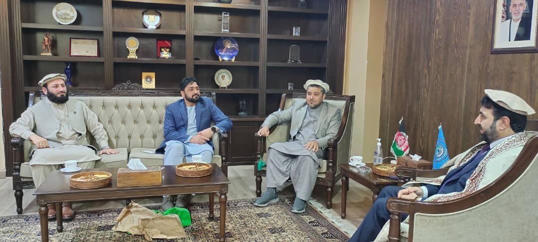 HayatulahHayat's tweet photo. د کونړ ولايت له والي ښاغلي محمد اقبال سعید سره مې د خپل کار په دفتر کې وکتل، چې ولسي جرګه کې د دې ولایت درنو استازیو هم حضور درلود.

https://t.co/69NXtfmP7u… https://t.co/ztoUTEUW7S