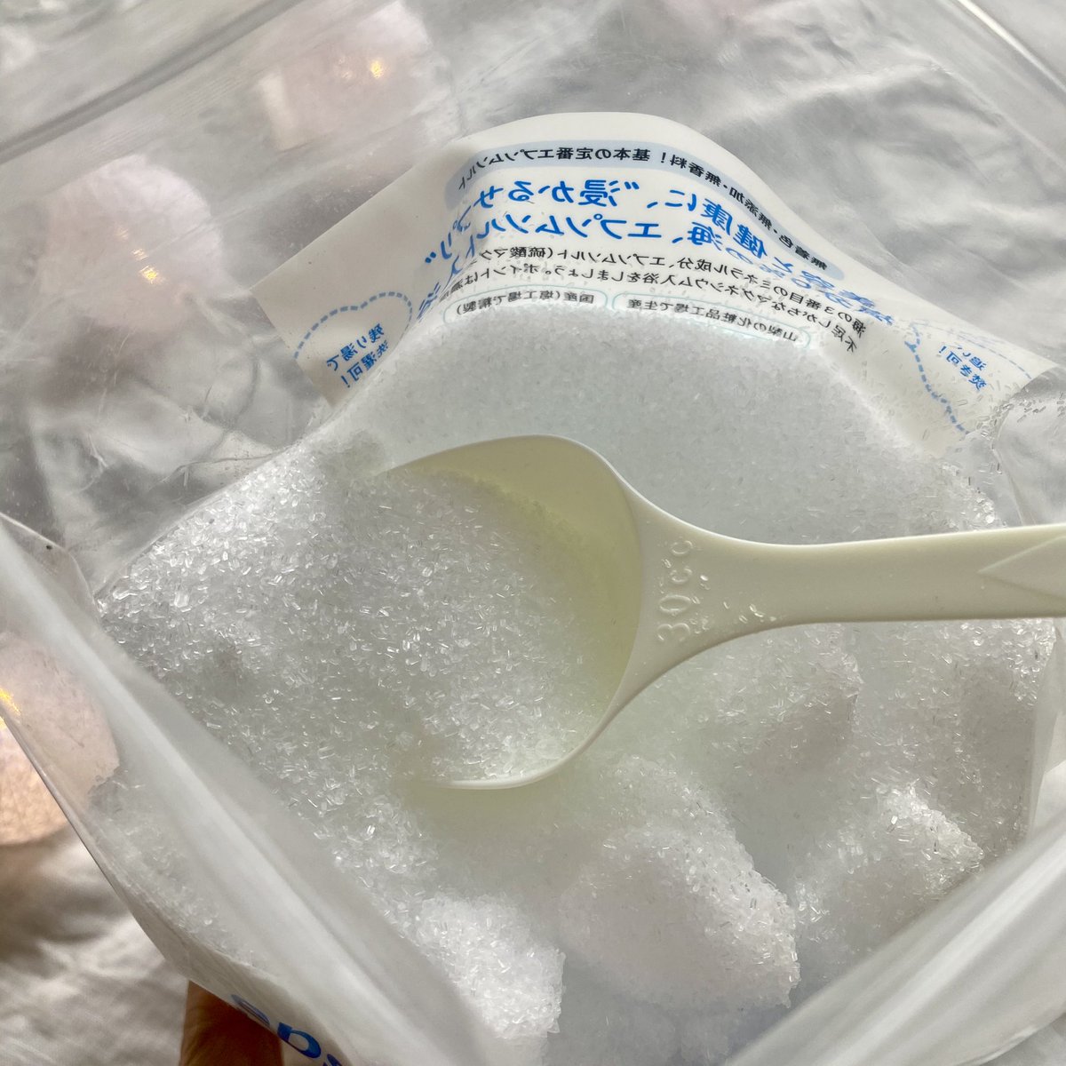 uryo1111's tweet photo. 新学期や新年度で疲れた方へ。
会社辞めたい学校行きたくないと疲れやすいこの時期。
リフレッシュできるお風呂におすすめなのがエプソムソルト。
発汗作用があり、次の日の朝びっくりするほど目覚めよく起きられる！
行きたくない気持ちを入浴剤に頼るのが現代世代。楽しか勝たん。 https://t.co/7HNt1cbBoL