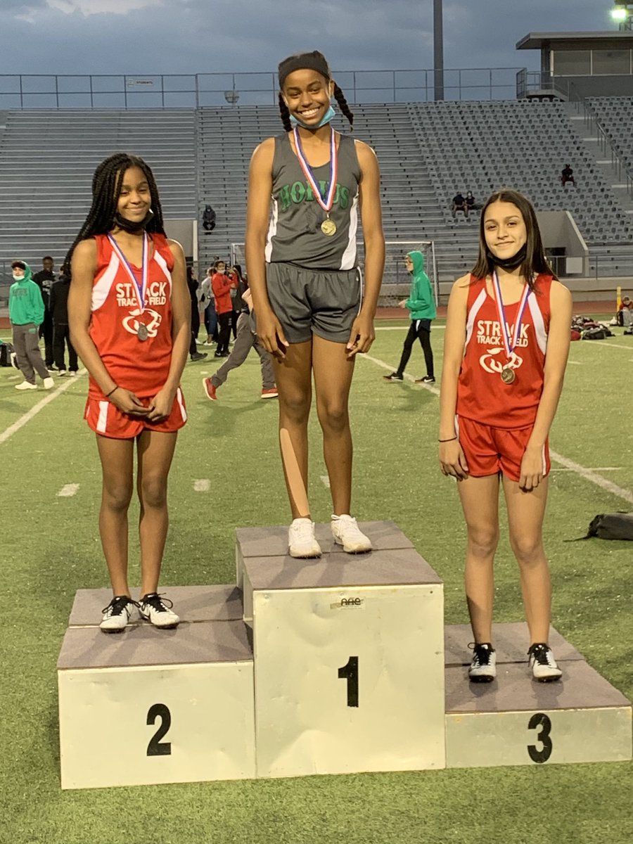 smith16strack's tweet image. 2nd and 3rd 7th grade 200 meter dash in District