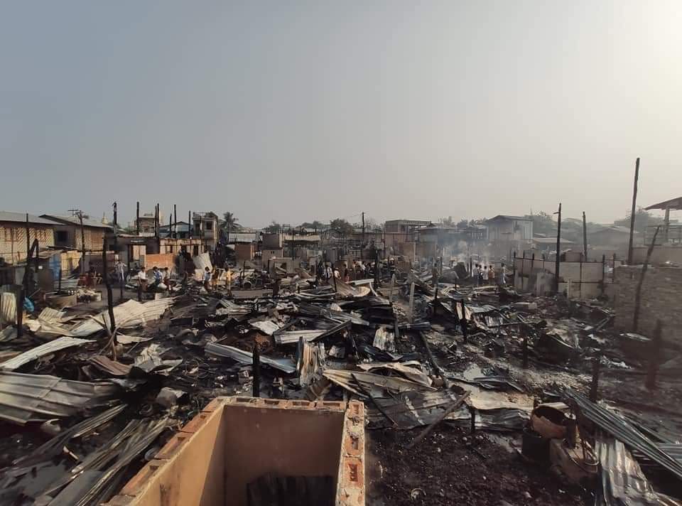 #Myanmar citizens woke to news of a massive fire in #Mandalay, 2nd largest city in the country, where some 100 households burnt, causing about 130 people to be homeless. Unclear who or how the fire started.  #WhatsHapppeningInMyanmar