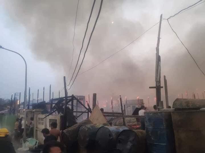 maytoekhine's tweet photo. More than 100 houses were burnt down during a fire outbreak in Tagun Taing Ward, #Mandalay. Fire incidents keep on happening in Mandalay. #WhatsHappeningInMyanmar #Apr1Coup https://t.co/MR2UlOUhAl