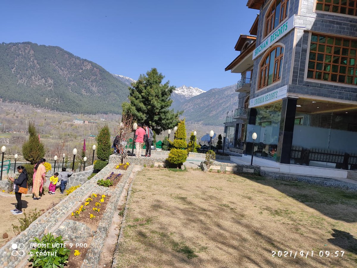 slaharwal's tweet photo. Today Morning at Hotel Srichan Resorts Pahalgam. Opposite rafting point. https://t.co/1qPlqhQK83