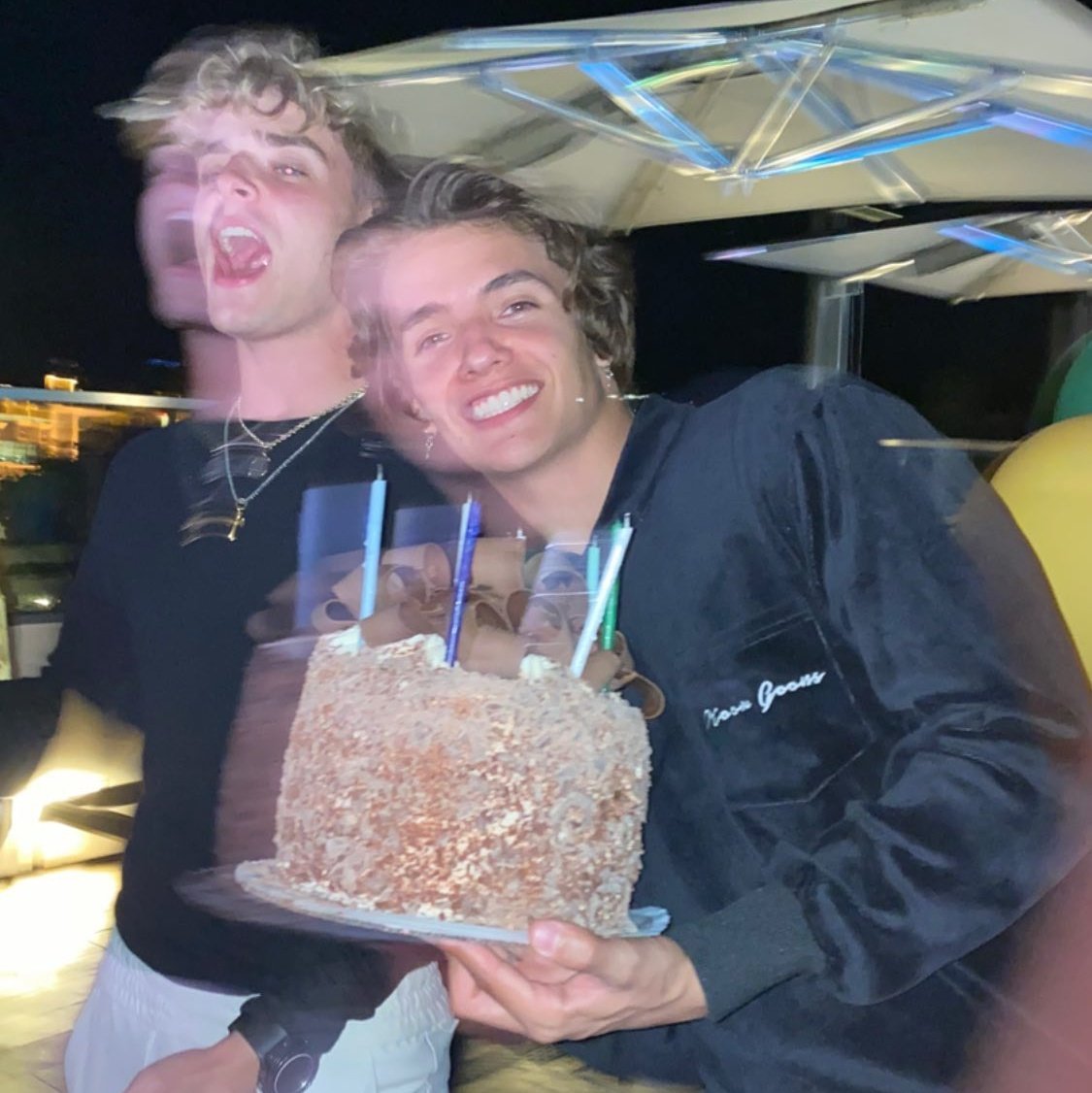 NOAHJKYLE's tweet photo. — [♡] ver eles felizes faz tudo valer a pena https://t.co/0iZNoCdSOa