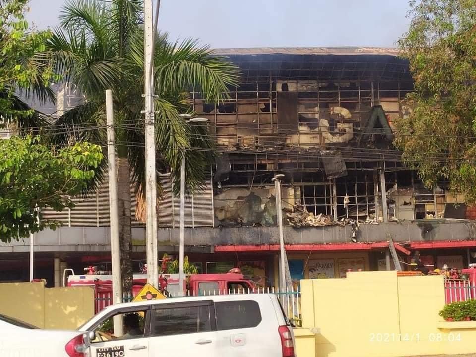 Two military-owned malls were burnt last night in Yangon.Who can start a fire under curfew in  townships closely marshaled and under heavy military guard? It is unclear and many said that this is purposely orchestrated to accuse the civilians as an "evidence" for CNN. #BurmaCoup
