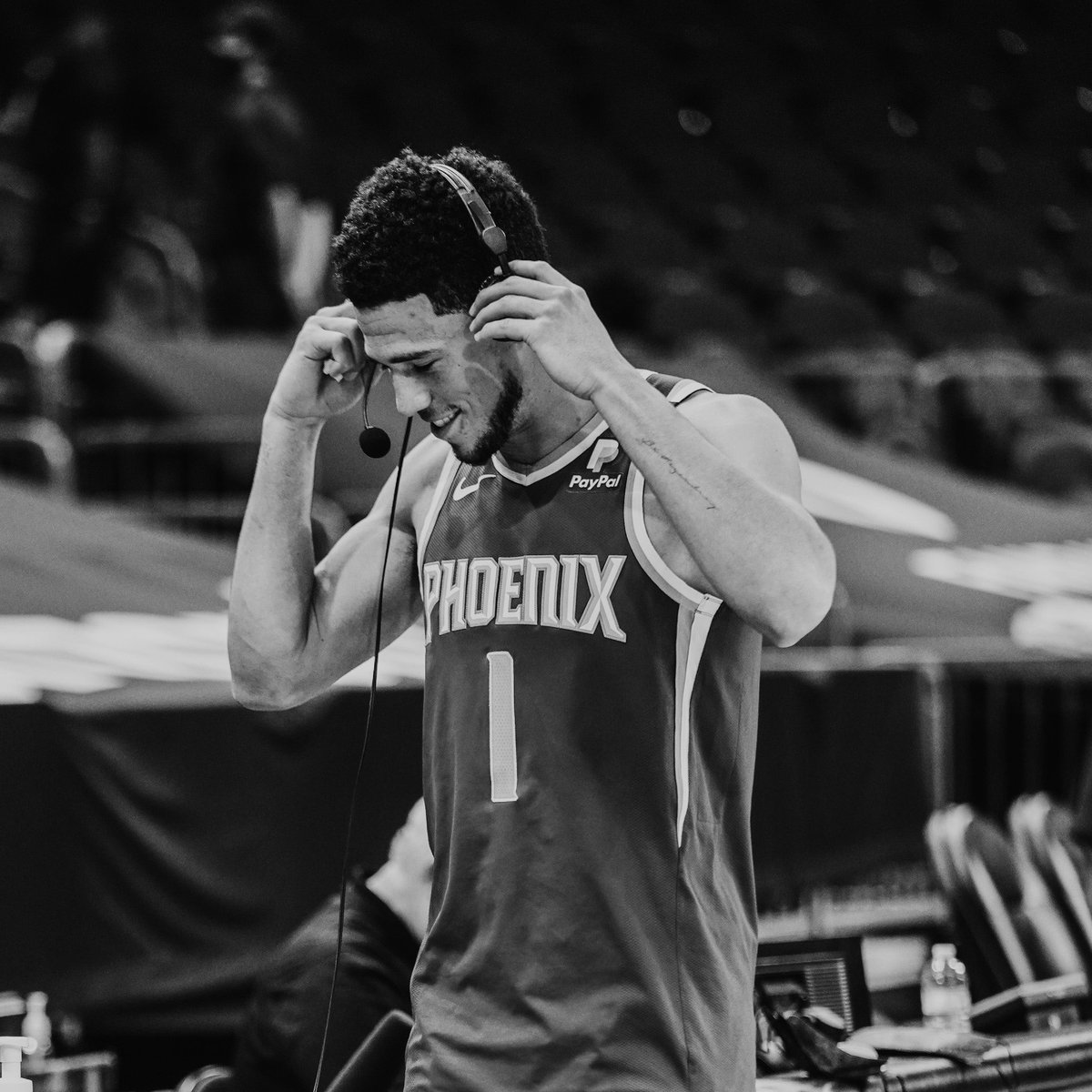 Suns's tweet photo. Have yourself a night, @DevinBook!

#BeLegendary https://t.co/NH55M0rmXG
