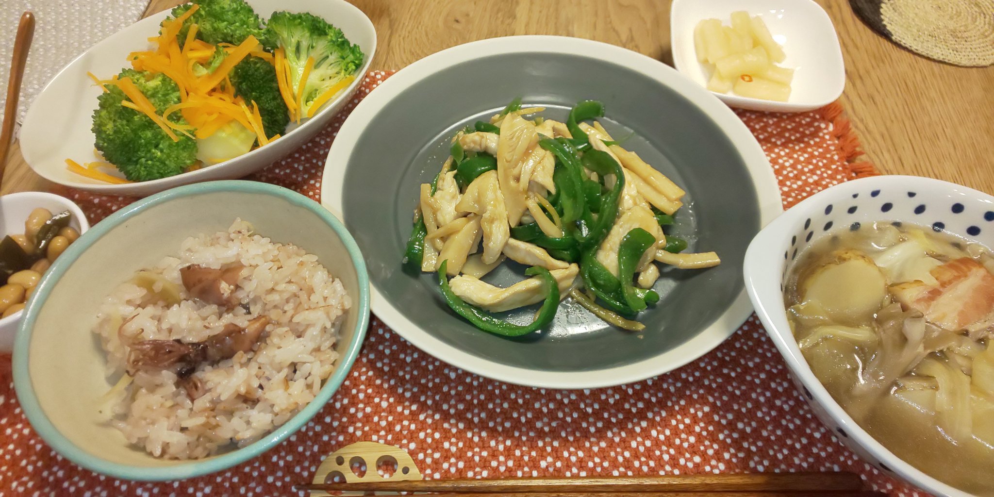 お米を食べるしらいのりこ 鶏ムネ肉のチンジャオロースはおすすめメニューです ホタルイカごはん おいしそう Twitter