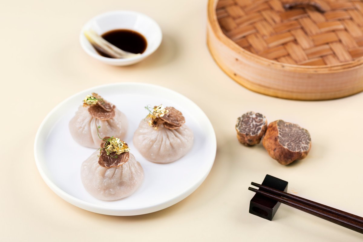 ✨New Dim Sum Menu at WOK15 Kitchen✨ featuring gold flakes truffle soup dumplings and more!

Get ready to savour time-honoured Cantonese heritage with a creative, contemporary twist, reimagined by our dim sum chef from Hong Kong.

Find out more: one15marina.com/dining/wok-15-…