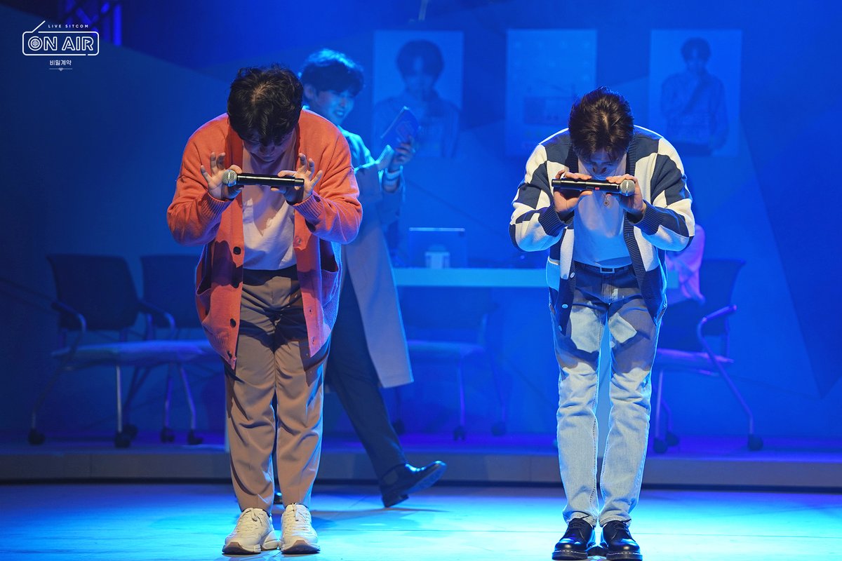 Onair_Shinswave's tweet image. 📸스테이지온에어📸

아이돌인생_2회차_의심되는_력애런_모먼트.jpg
슈주 대선배님과 듀엣하는데도
1도 위화감 없는 력애런 무대매너에 취한다..😍

#AprilFools #려욱 #RYEOWOOK #リョウク #온에어 #ONAIR