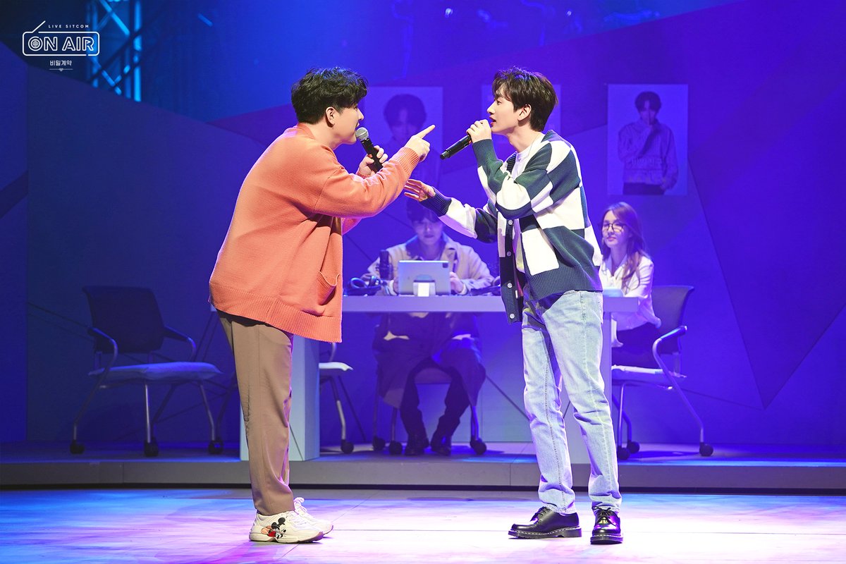 Onair_Shinswave's tweet image. 📸스테이지온에어📸

아이돌인생_2회차_의심되는_력애런_모먼트.jpg
슈주 대선배님과 듀엣하는데도
1도 위화감 없는 력애런 무대매너에 취한다..😍

#AprilFools #려욱 #RYEOWOOK #リョウク #온에어 #ONAIR