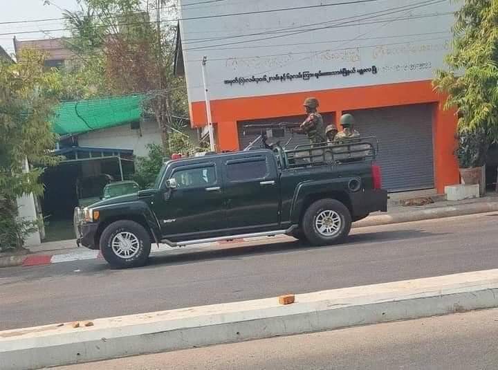 Nnnnnmnmmmm's tweet photo. • ဒီလိုတိတိကျကျပုံတွေ မဖြစ်မနေ Tweet ကြမယ်နော်!!!💯💯💯
• လူအားရော ဉာဏ်အားရော လုံးဝမလျ��ာ့ပဲ အားတင်းထားကြမယ်...💪🏻💪🏻💪🏻
#WhatsHappeningInMyanmar https://t.co/bmlKwZNH0z