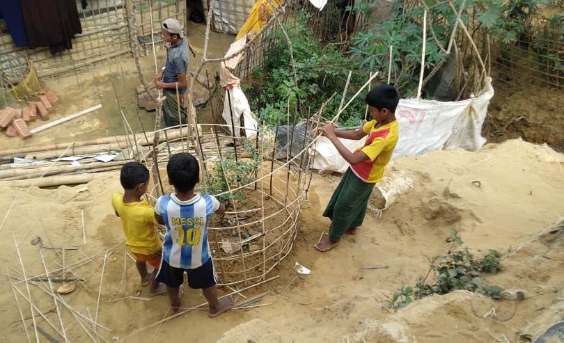 AzharRi93858771's tweet photo. Learning center closed. Learners are #taking_care of the #Planted_trees in #Rohingya Refugee camp-14. https://t.co/G10wss72aO